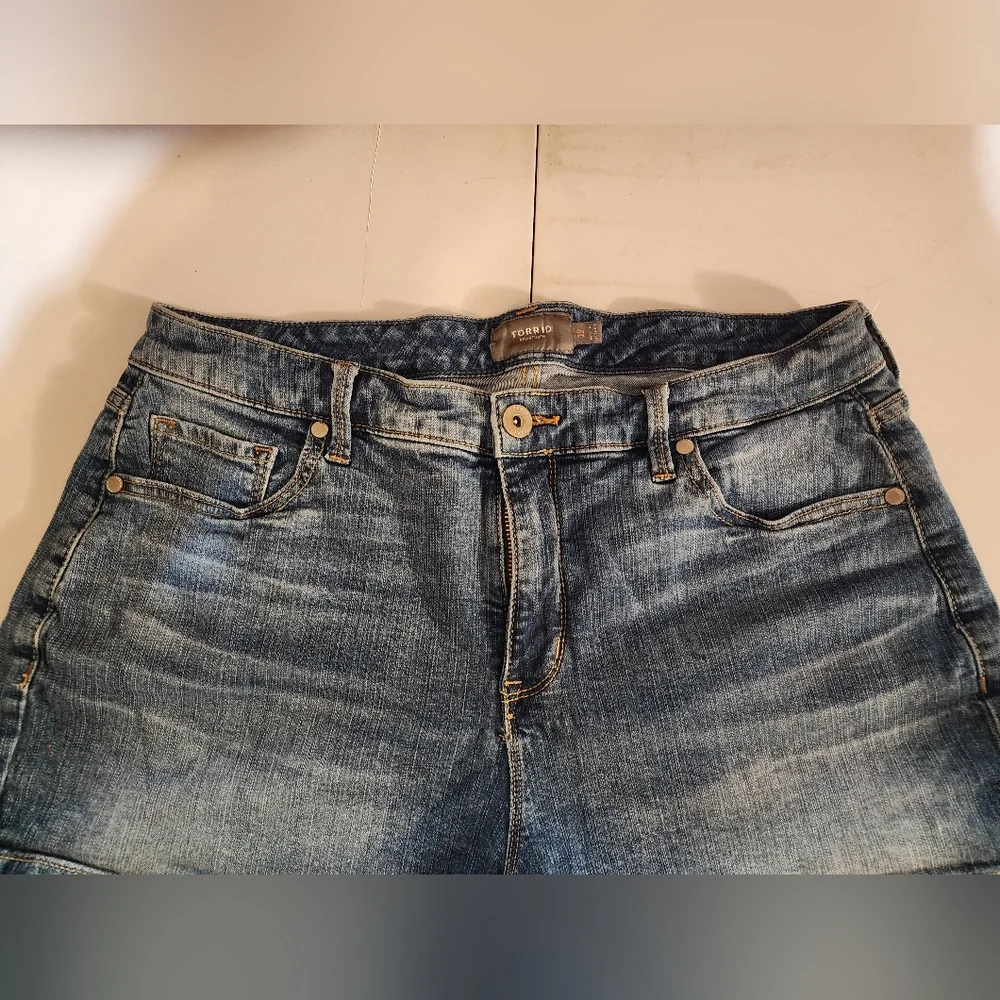 Torrid Women's High-Waisted Demin Shorts - Picture 2 of 8